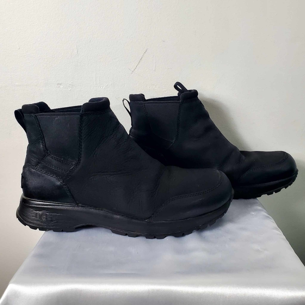 UGG Men's Emmett Chelsea Boot